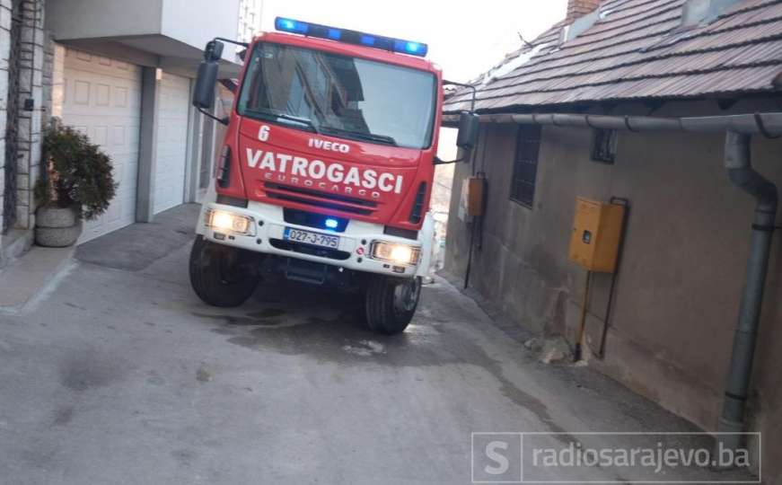 Teška noć za sarajevske vatrogasce: Dva velika požara u kratkom periodu